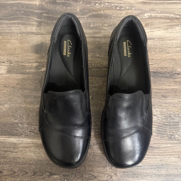 Clarks Women's Black Leather Slip-On Loafers Shoes Size 9W - Picture 2 of 6